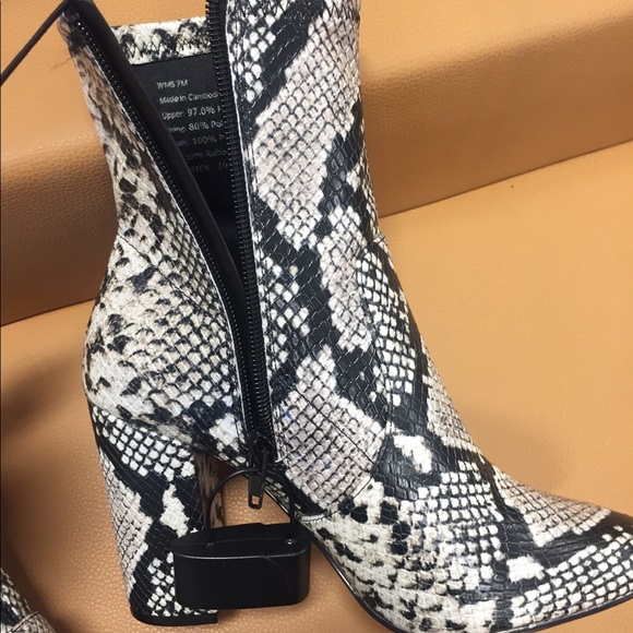 Aldo Snakeskin Booties😀🖤🖤 - Picture 3 of 6